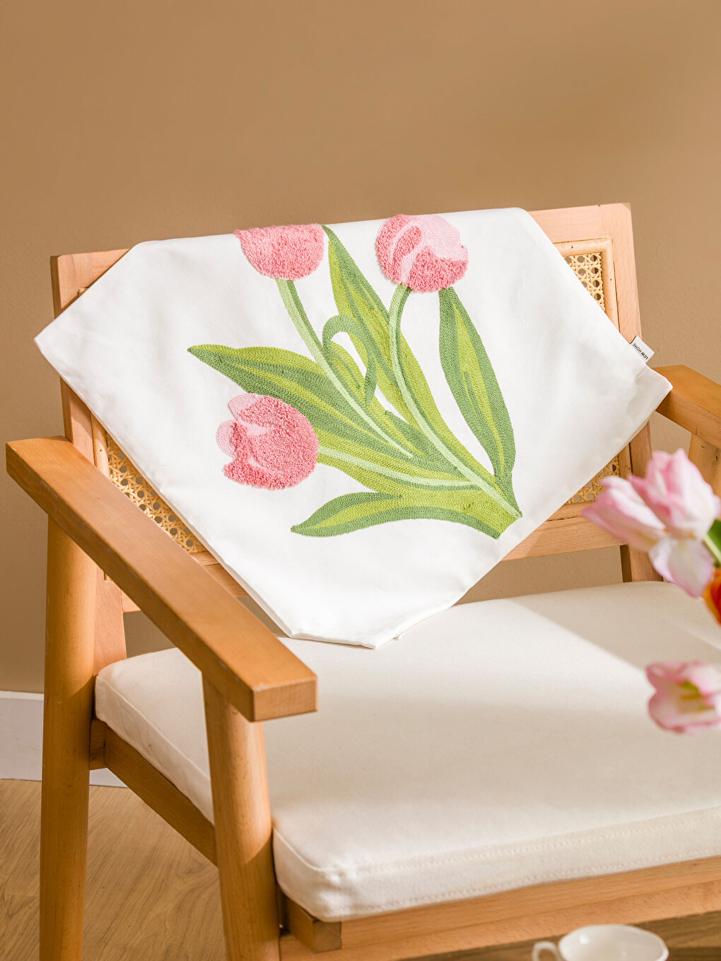 Ekru Çiçekli Kırlent Kılıfı 45x45 cm-1