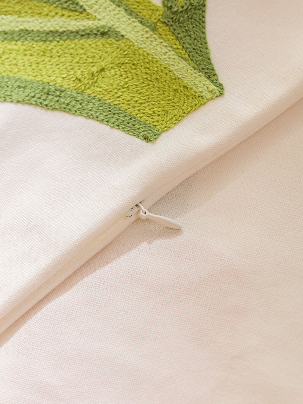 Ekru Çiçekli Kırlent Kılıfı 45x45 cm-3