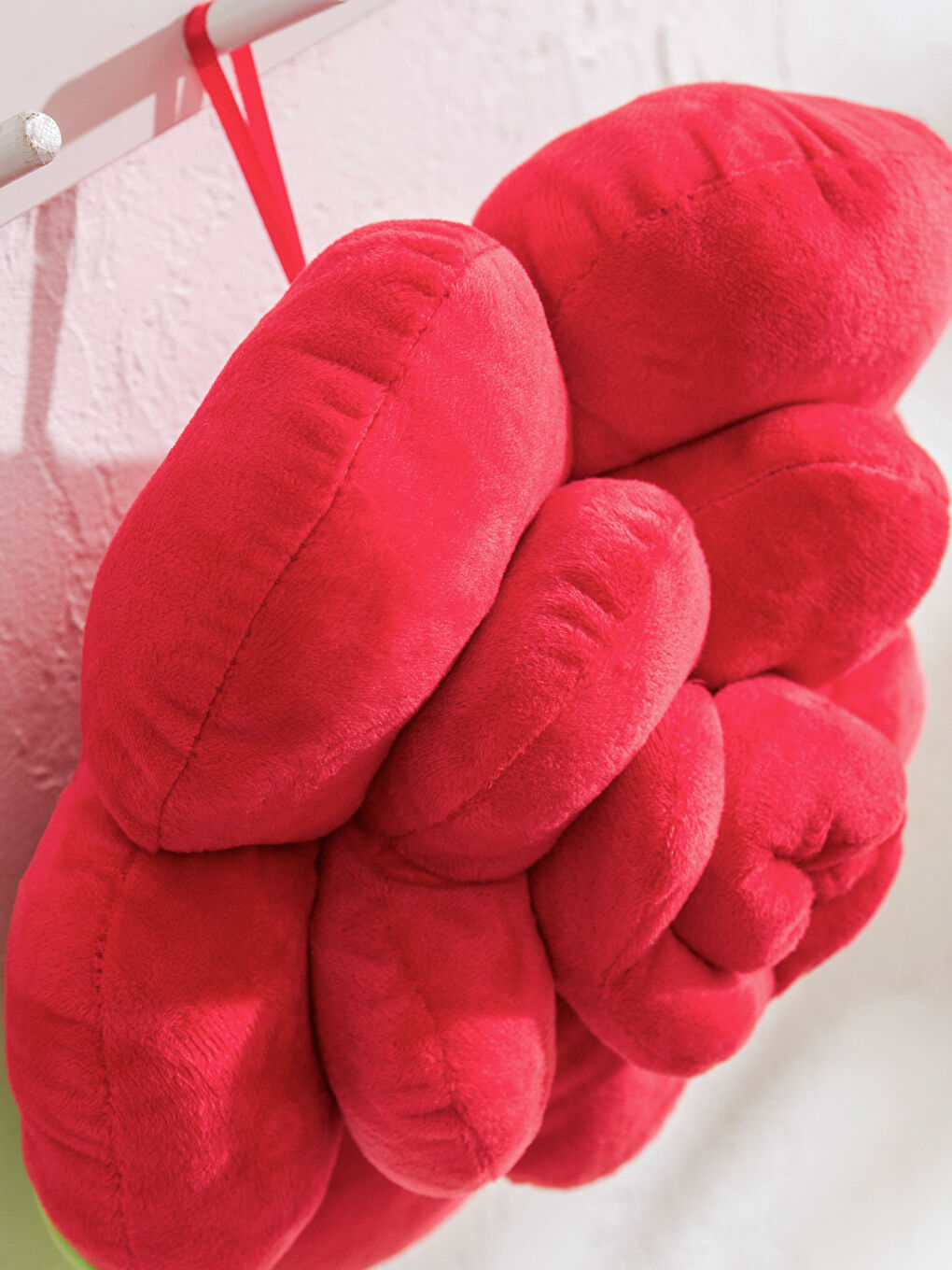 Kırmızı Gül Figürlü Kadife Kırlent-2