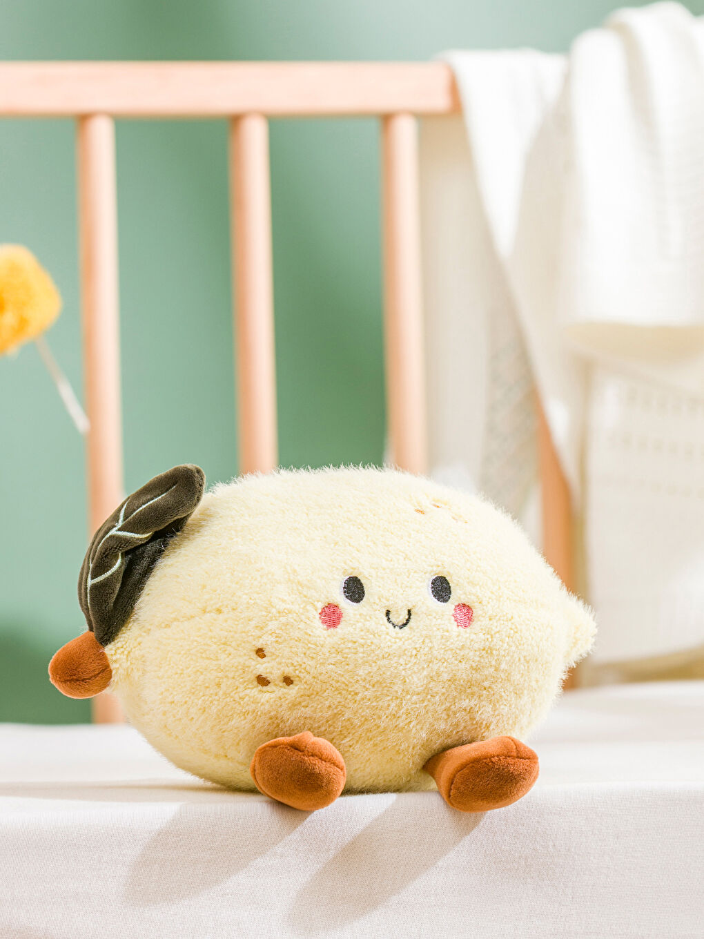 Плюшевая подушка для малышей в форме лимона, 22 см.