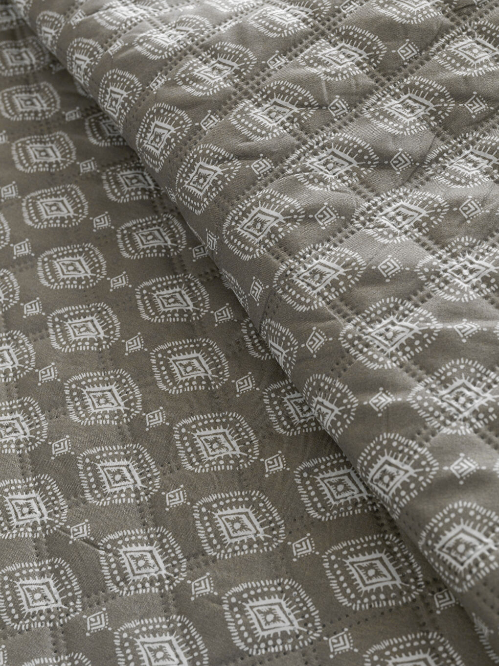 Karışık Baskılı Tek Kişilik Yatak Örtüsü -2