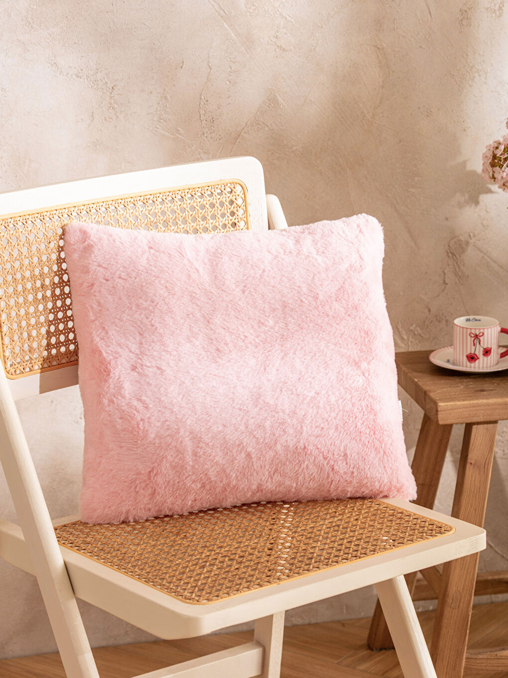 Karışık Kiraz Baskılı Pelüş Kırlent 45x45 cm-1