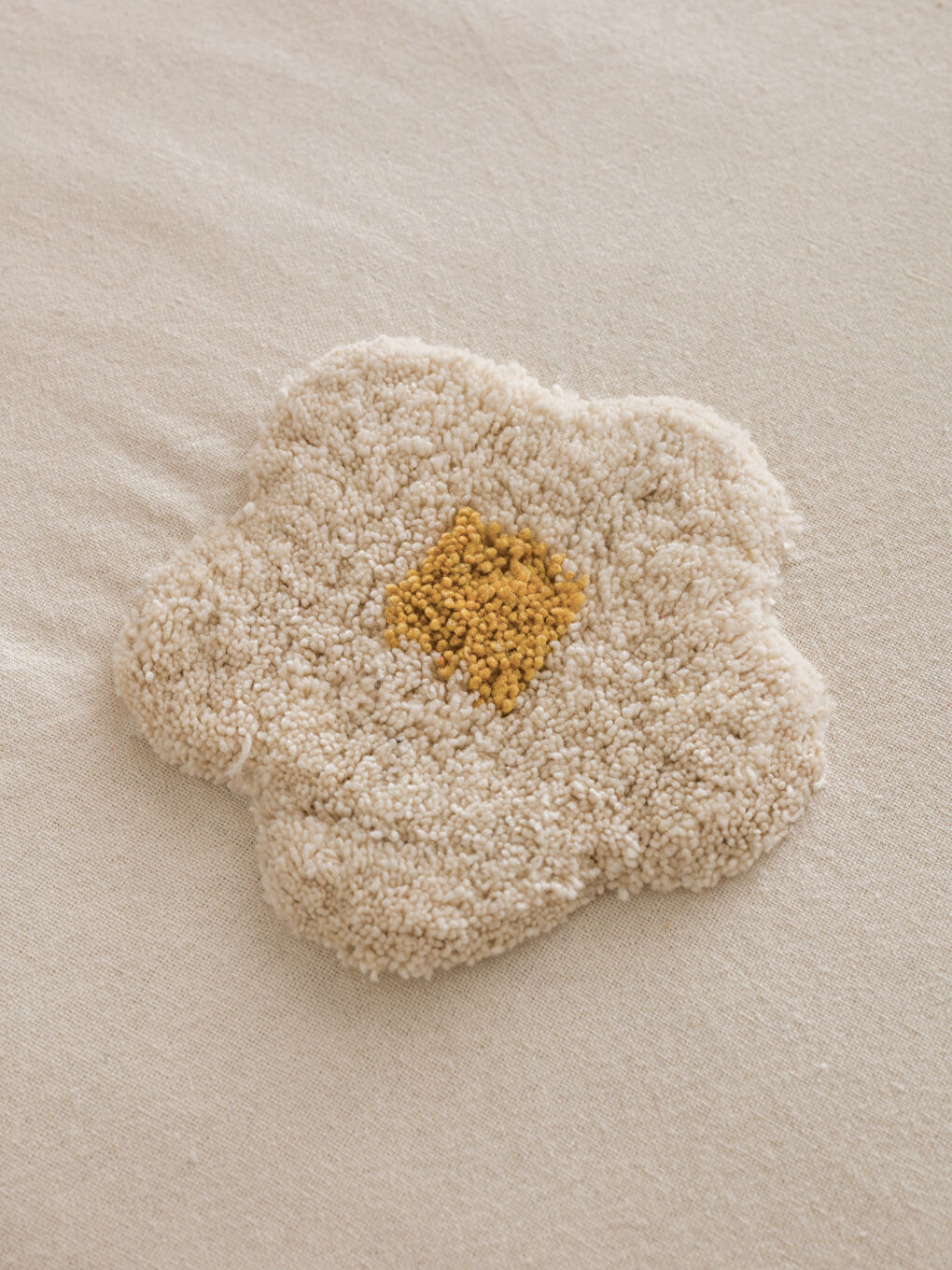 Bej Çiçek Nakışlı Tek Kişilik Yatak Örtüsü -1