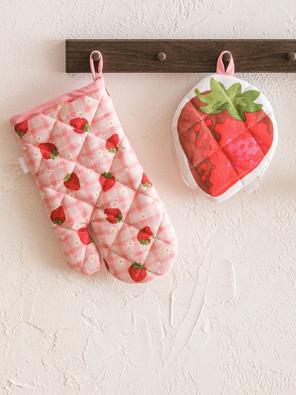 Құлпынай бейнеленген пешке арналған қолғап пен ыдыс ұстағыш-1