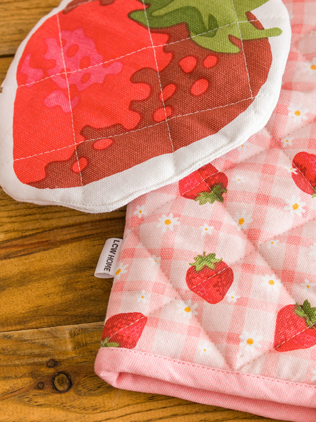 Құлпынай бейнеленген пешке арналған қолғап пен ыдыс ұстағыш-3