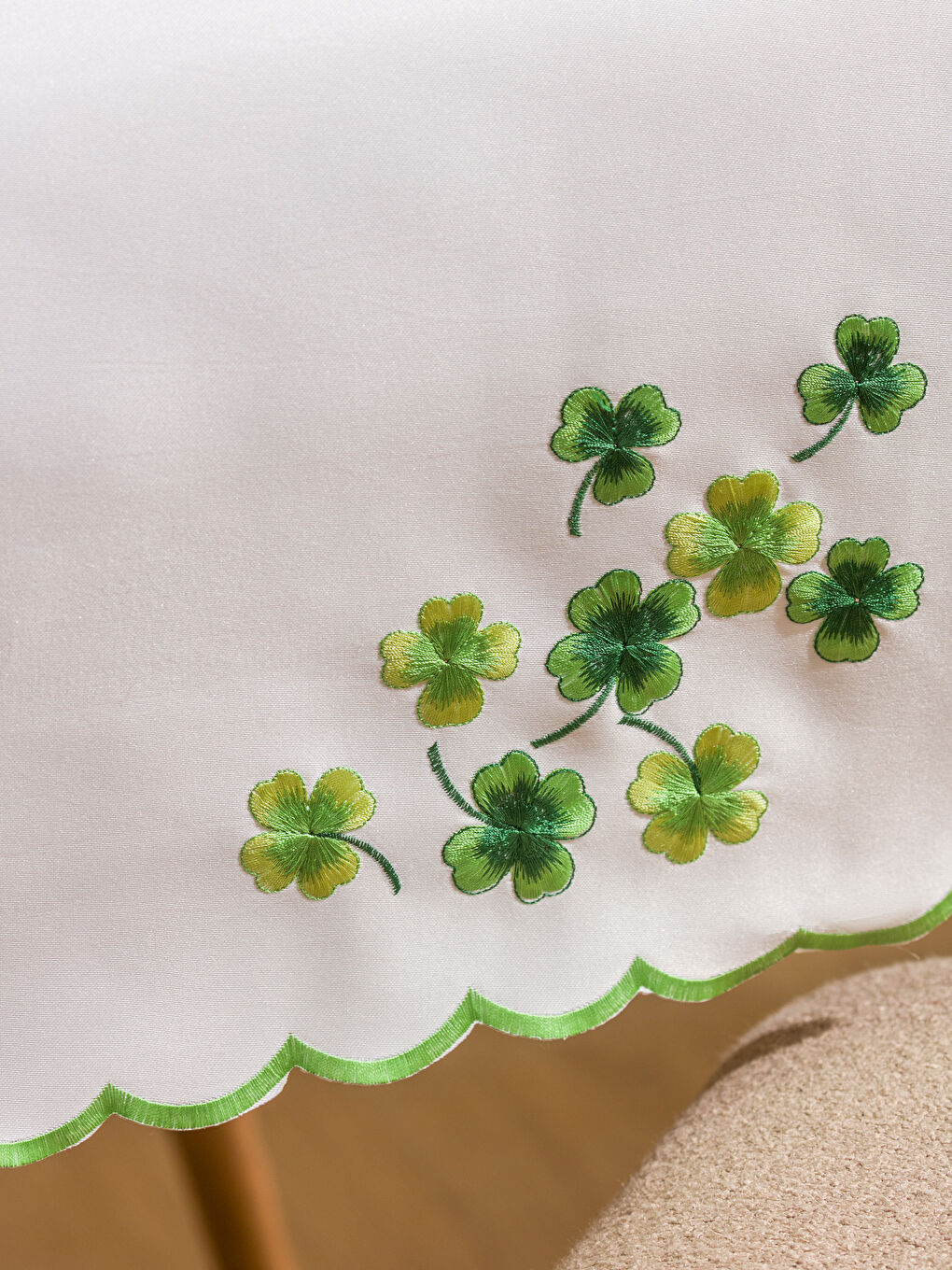 Leaf Embroidered Runner 45x150 cm-2