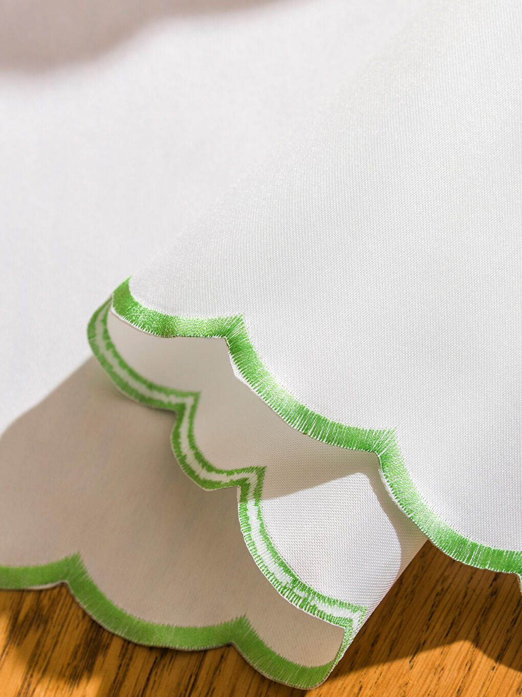 Leaf Embroidered Runner 45x150 cm-3