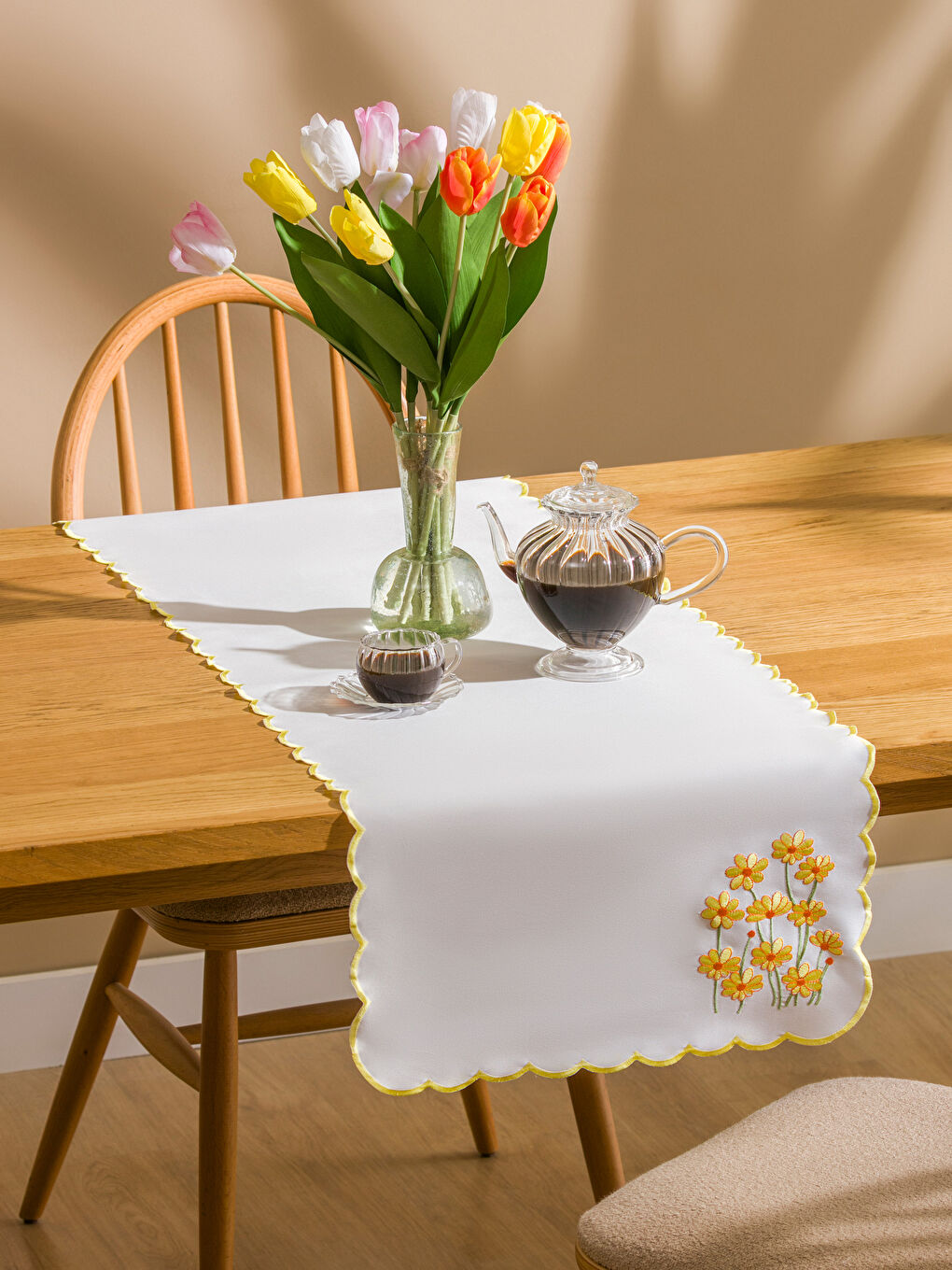 Floral Embroidered Runner 45x150 cm