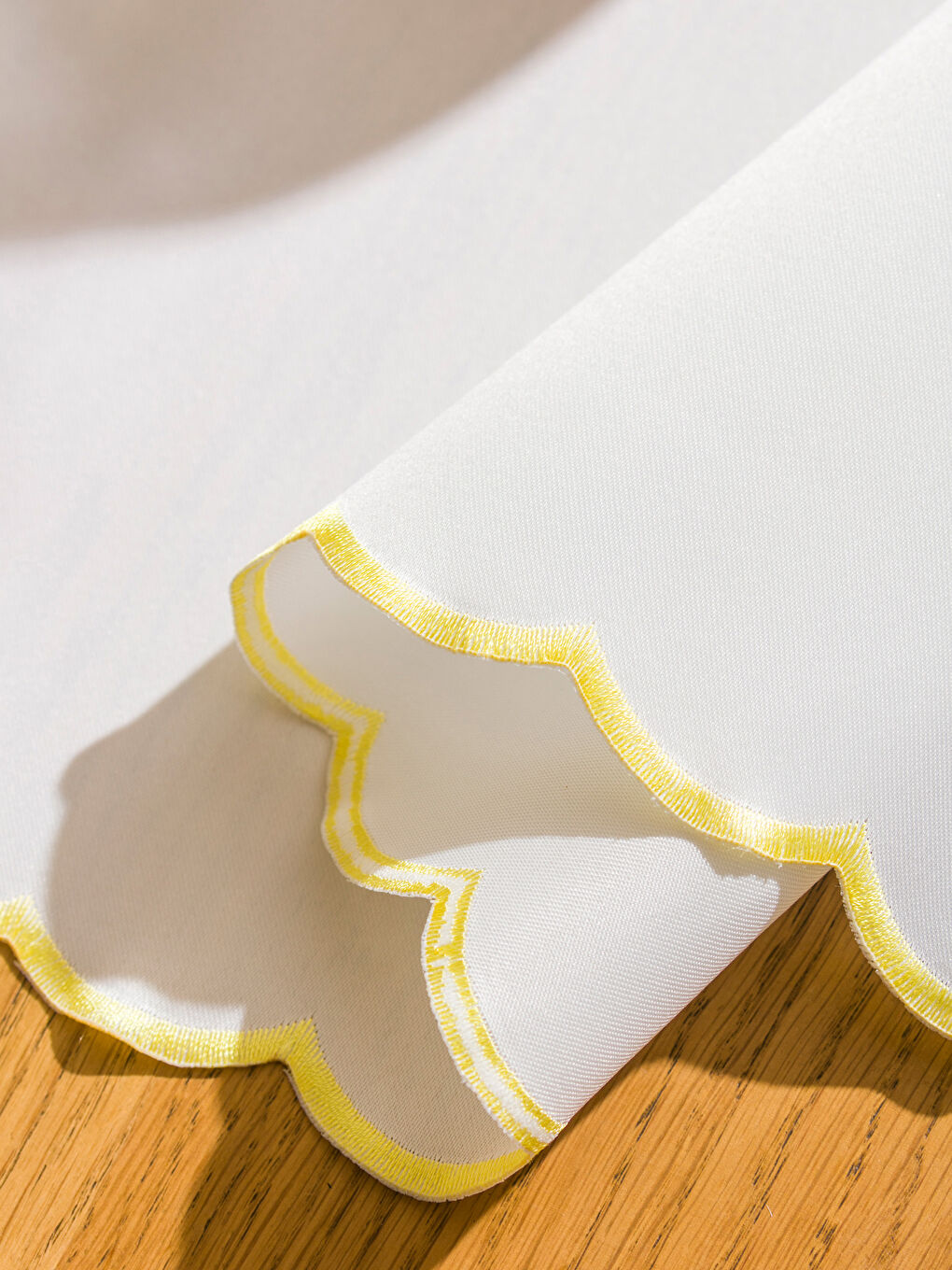 Floral Embroidered Runner 45x150 cm-3