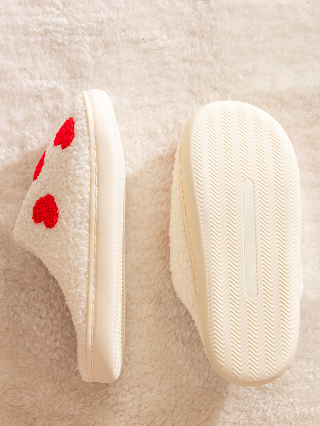 Kırmızı Kalp Desenli Kadın Ev Terliği-3