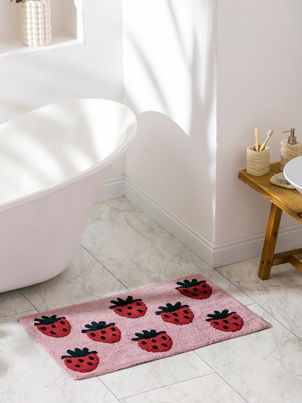Strawberry Print Bath Mat 50x80 cm