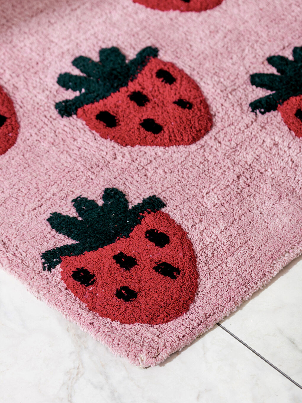 Strawberry Print Bath Mat 50x80 cm-1