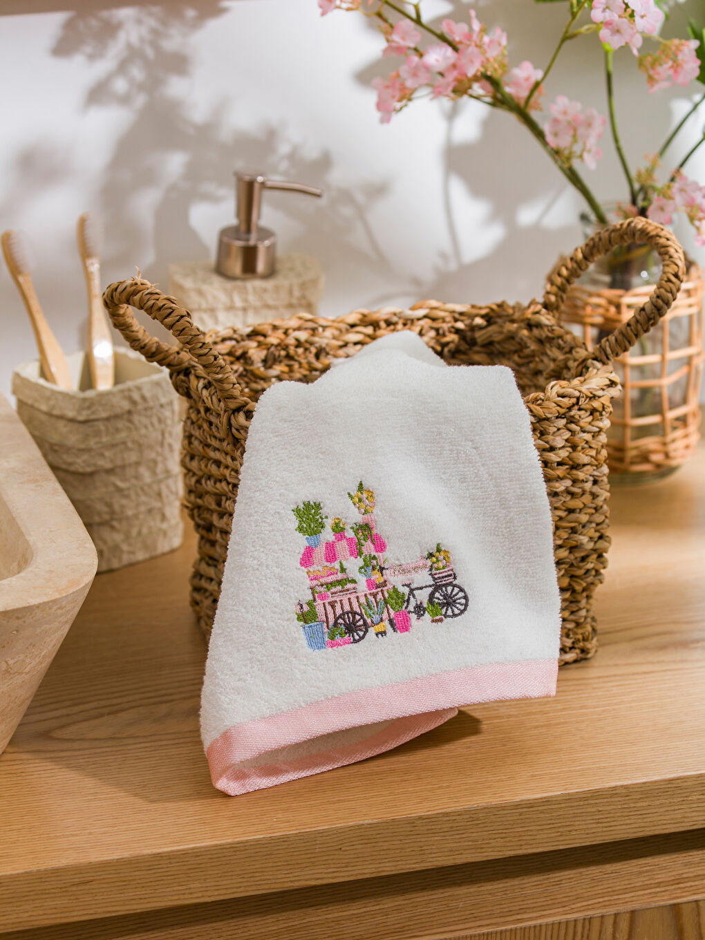Embroidered Hand Towel 50x80 cm