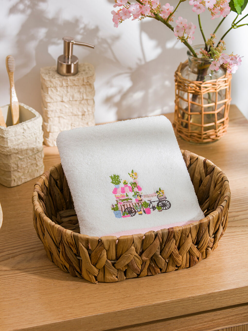 Embroidered Hand Towel 50x80 cm-1