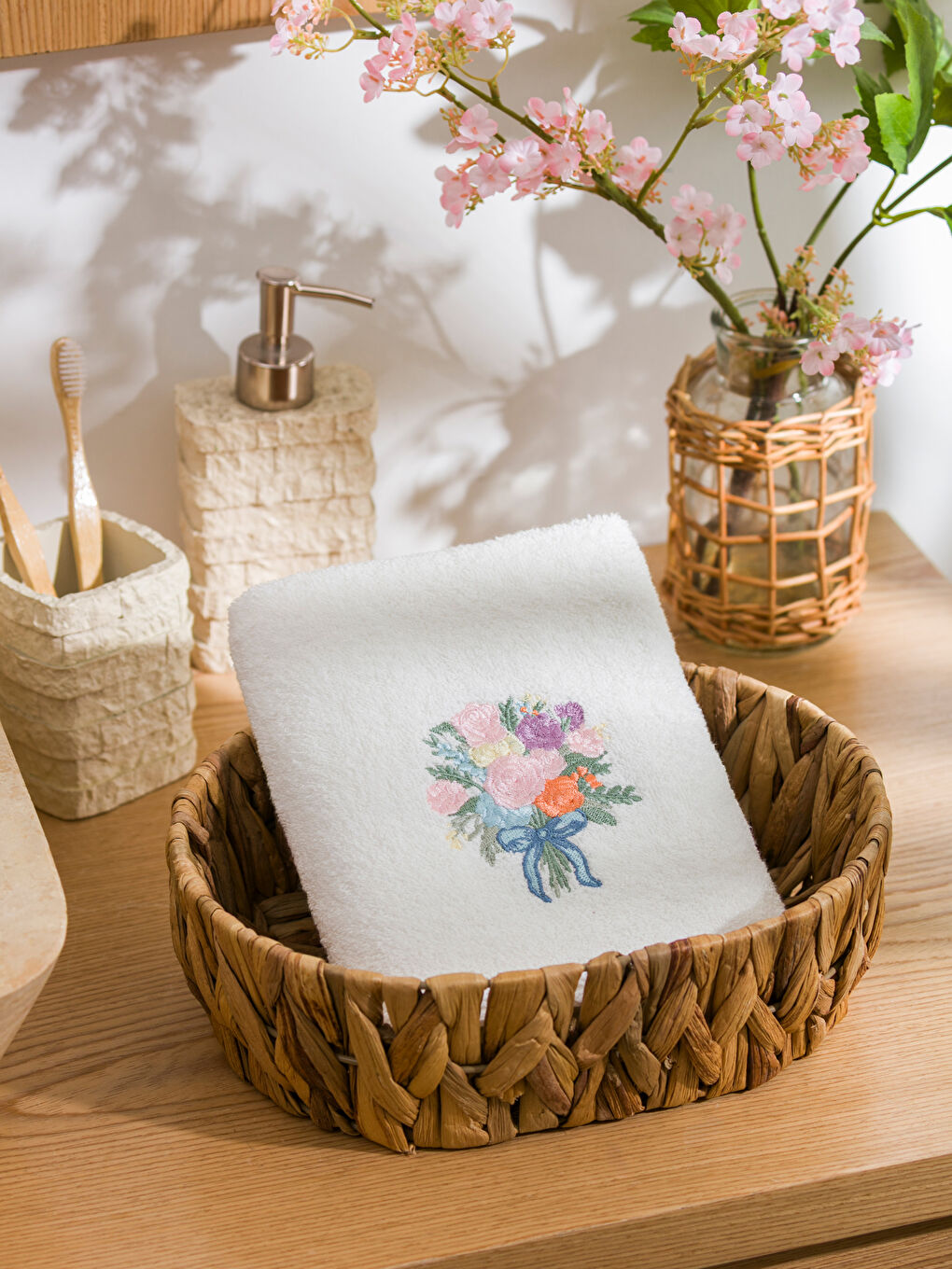 Floral Embroidered Hand Towel 50x80 cm-1