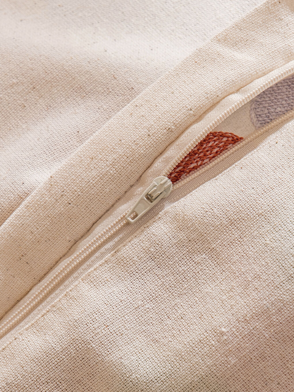 Bej Çiçek Nakışlı Kırlent Kılıfı 45x45 cm-3