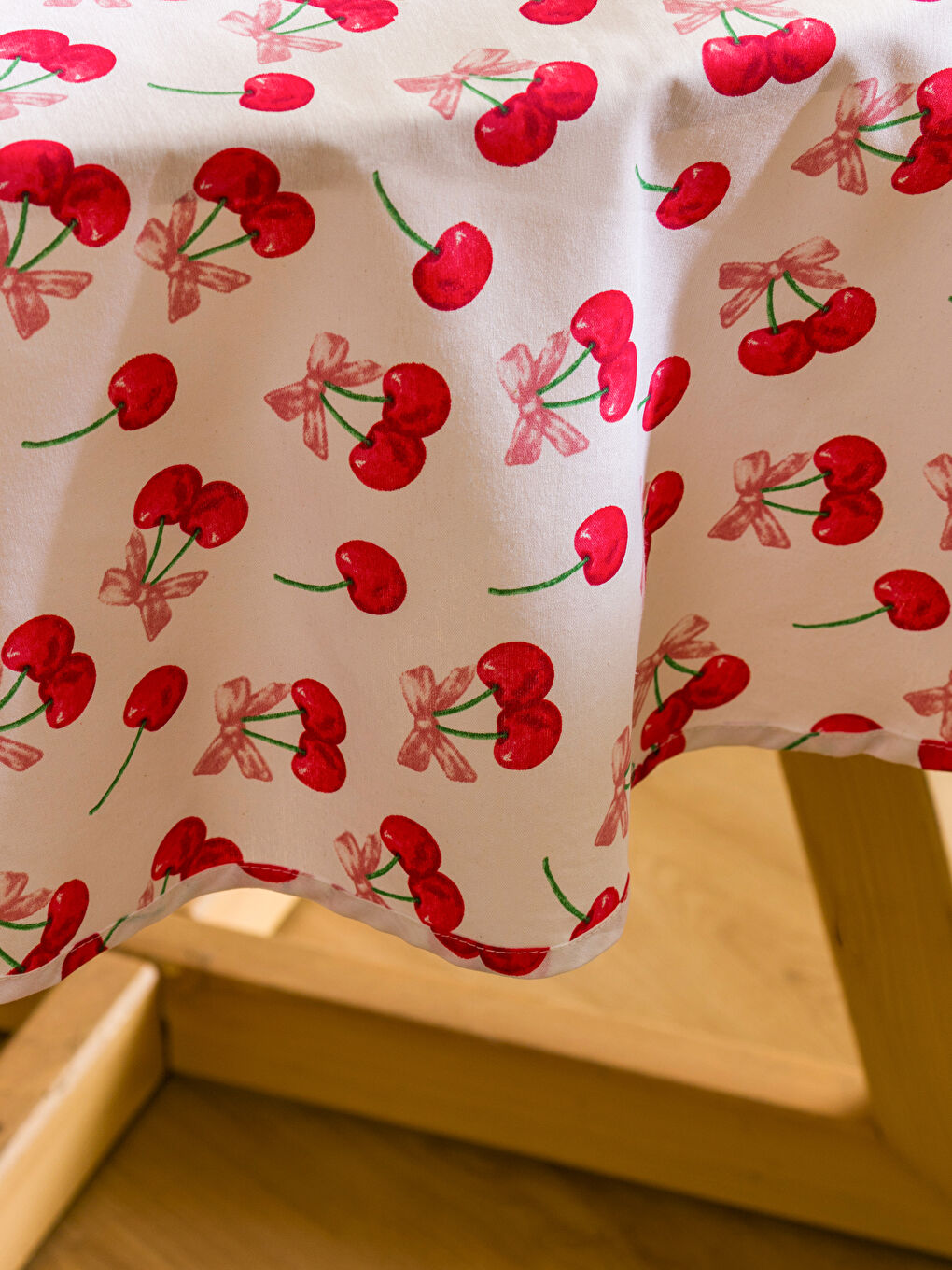 Cherry Printed Tablecloth 150x150 cm-2