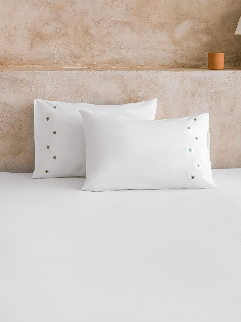 Beyaz Çiçek Nakışlı Yastık Kılıfı 2 'li 50x70 cm-1