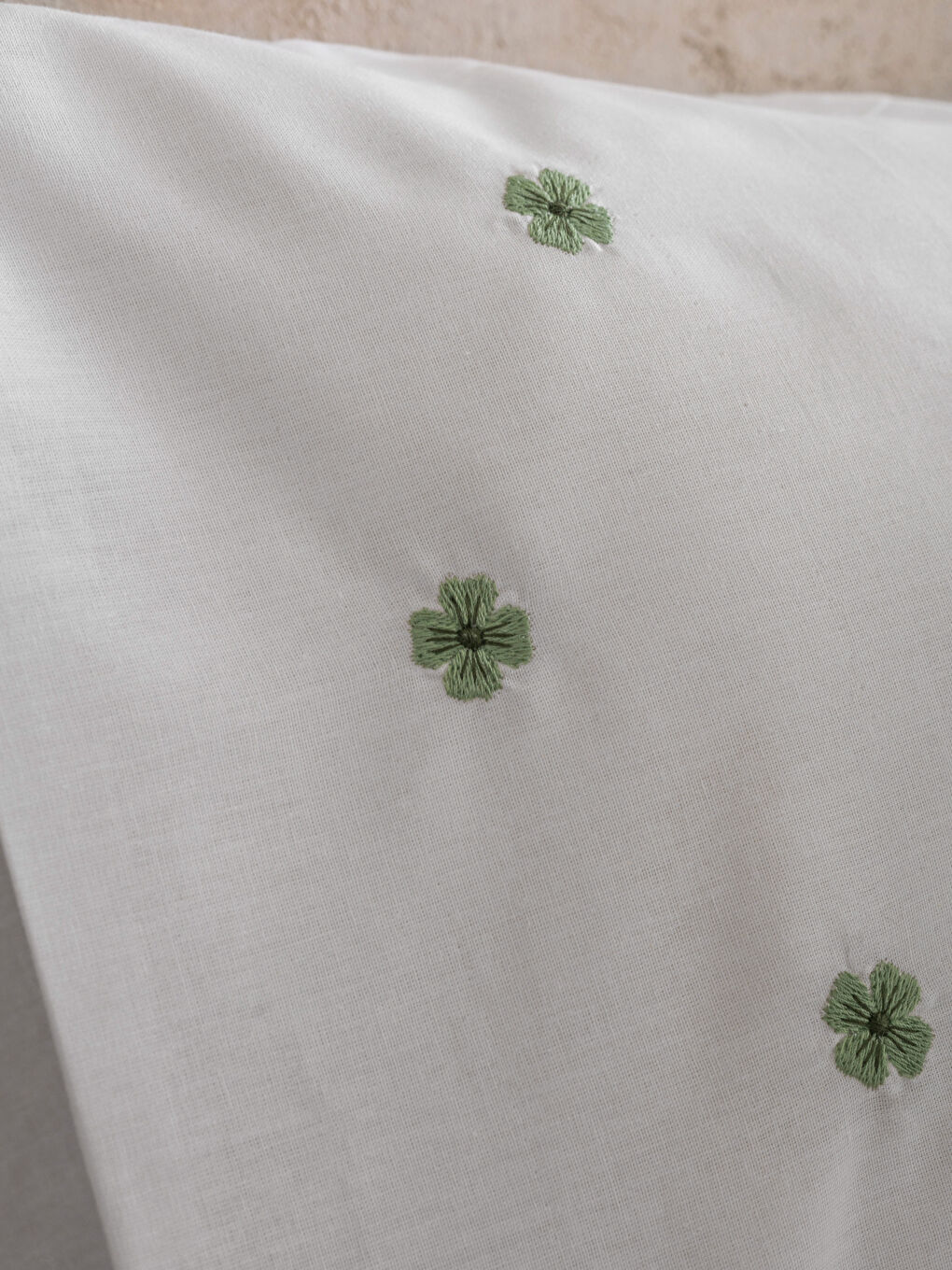 Beyaz Çiçek Nakışlı Yastık Kılıfı 2 'li 50x70 cm-2