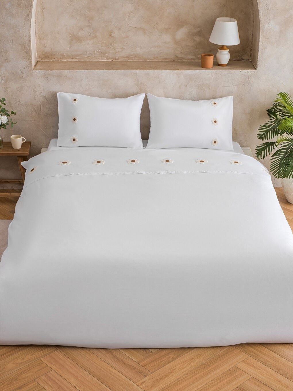 Beyaz Çiçek Nakışlı Çift Kişilik Nevresim Seti -1