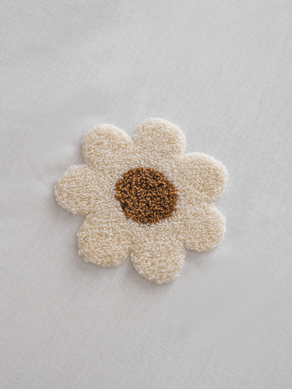 Beyaz Çiçek Nakışlı Çift Kişilik Nevresim Seti -4