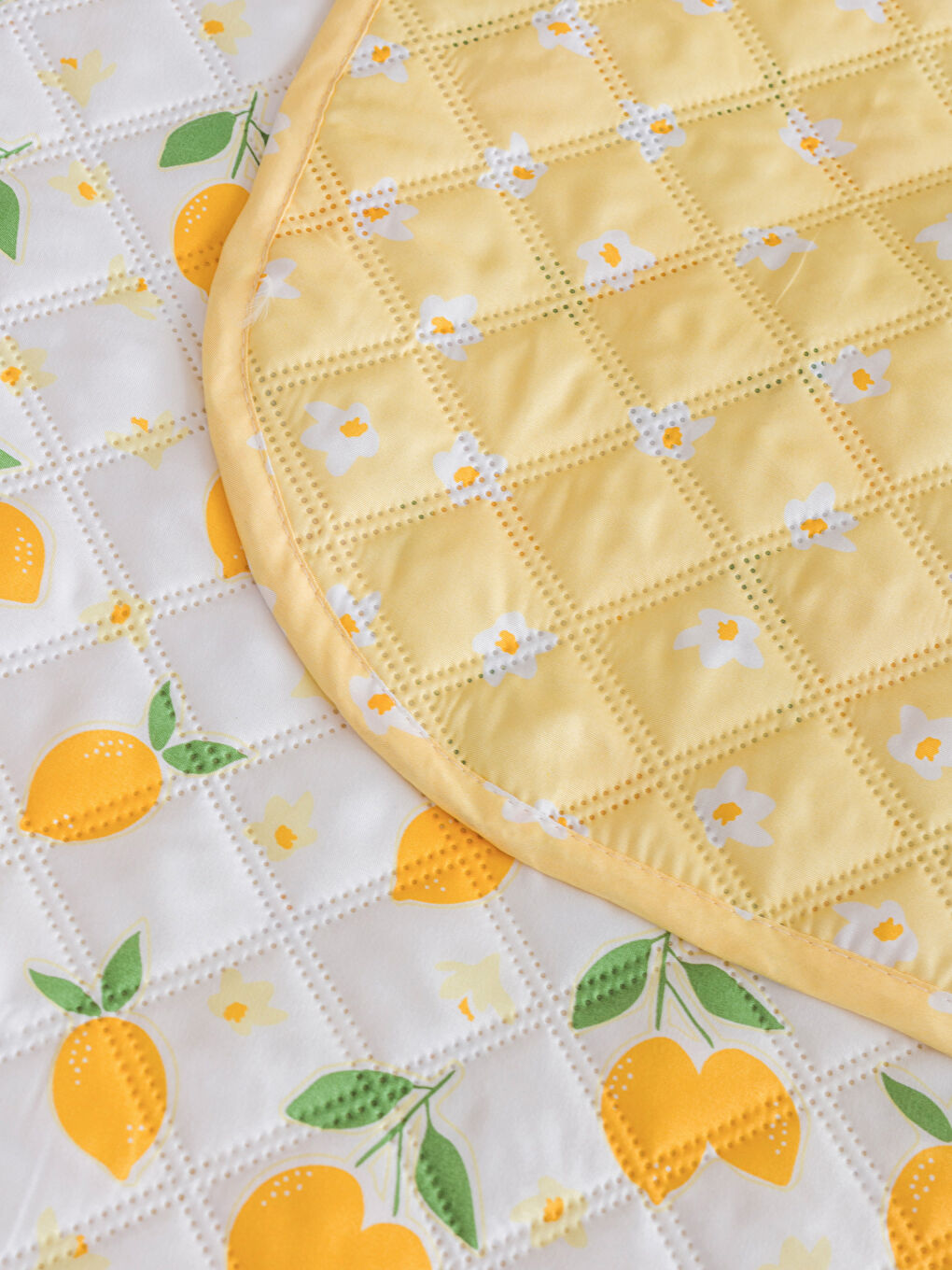Lemon Print Double Bedspread-2