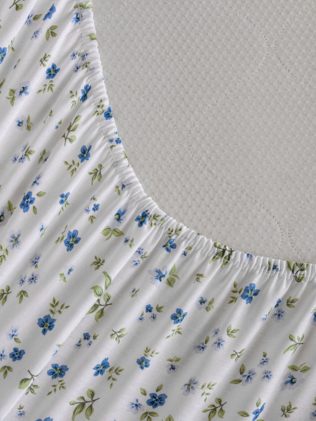 Karışık Çiçek Desenli Çift Kişilik Lastikli Çarşaf-3