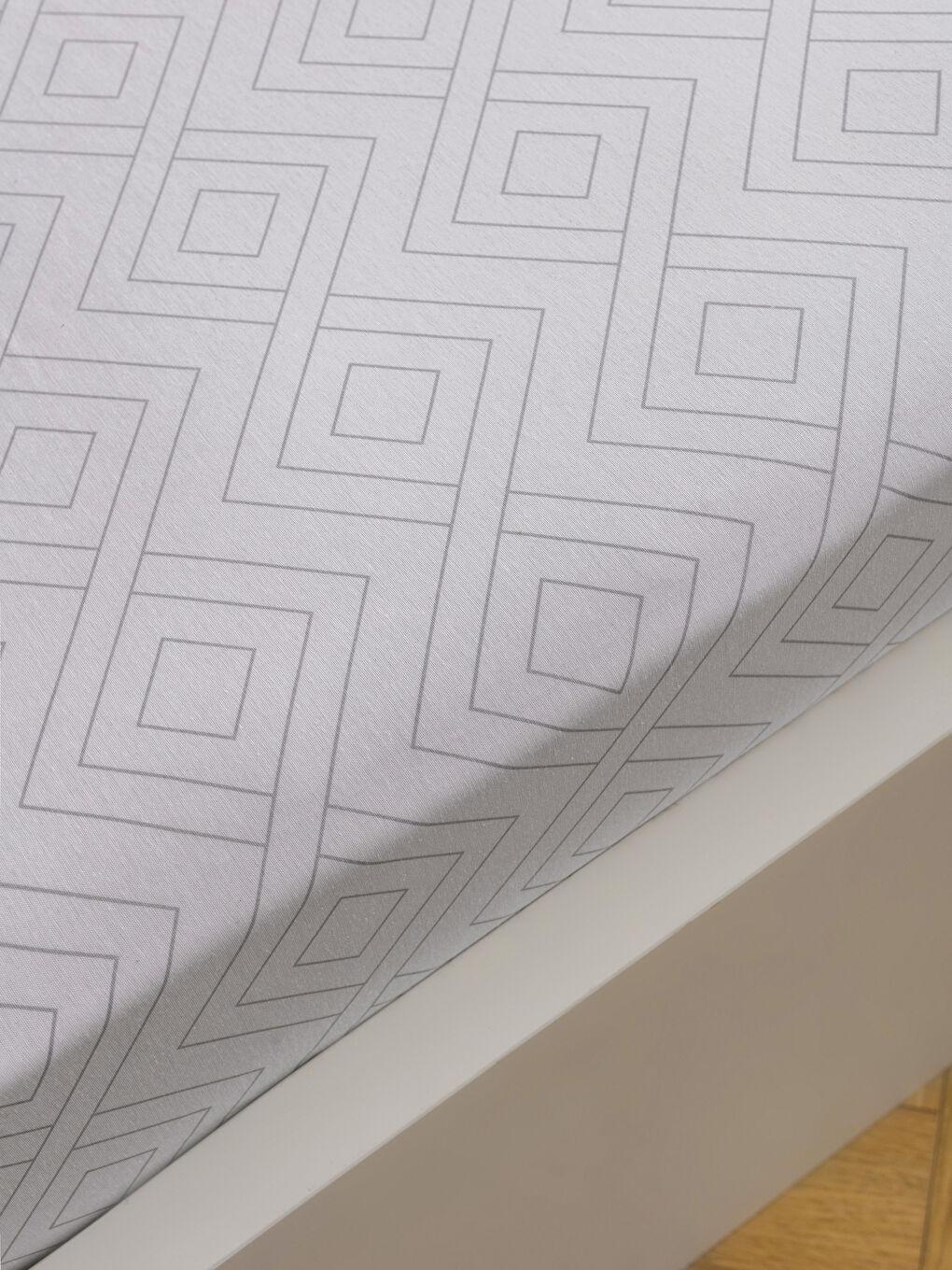 Gri Desenli Lastikli Çarşaf-1