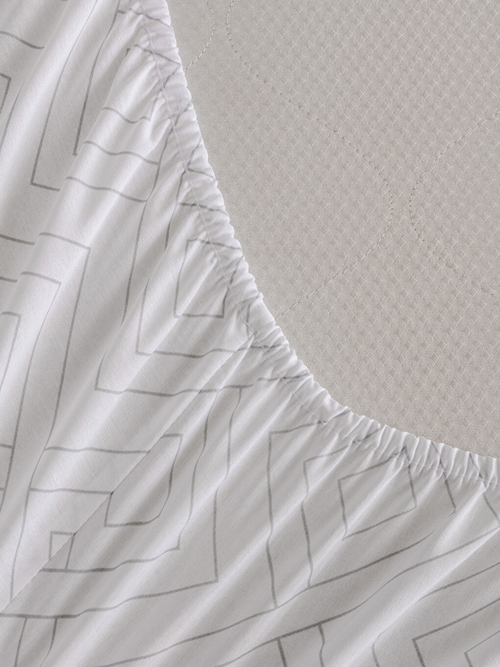 Gri Desenli Lastikli Çarşaf-3