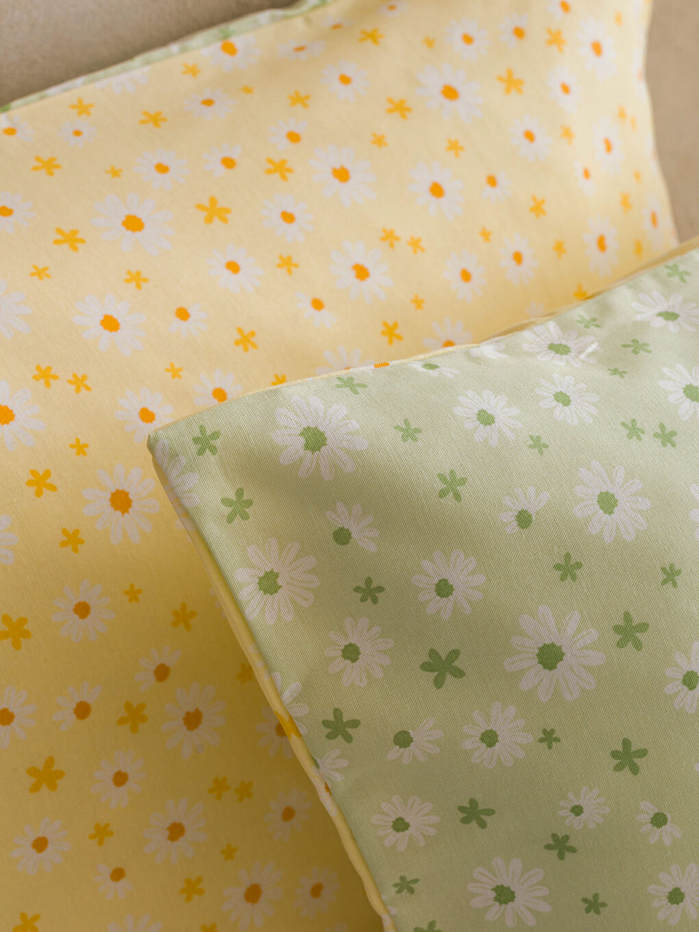 Set posteljine za bračni krevet sa cvetnim printom-3