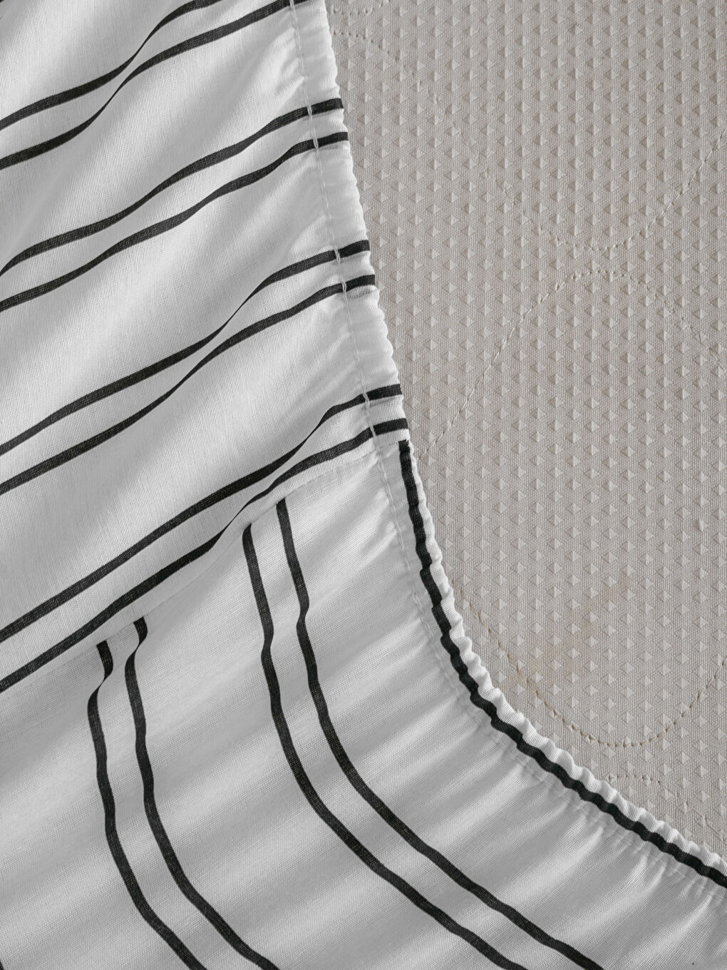 Siyah Çizgi Desenli Tek Kişilik Çarşaf-3