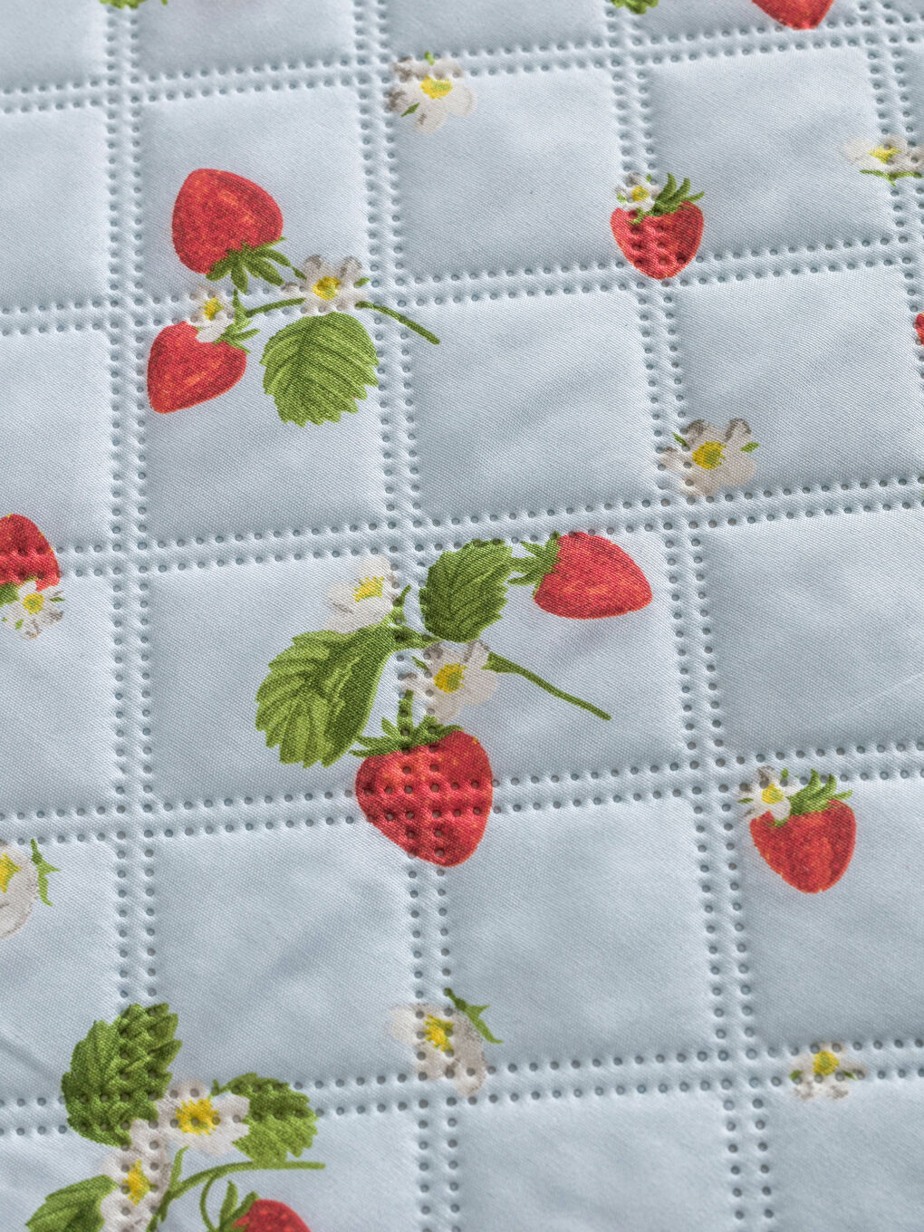 Çilek Baskılı Çift Kişilik Yatak Örtüsü-2