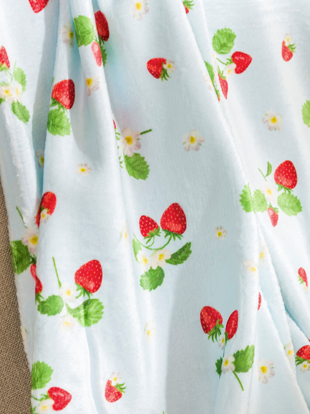 Karışık Çilek Baskılı Tv Battaniyesi 100x150 cm-1