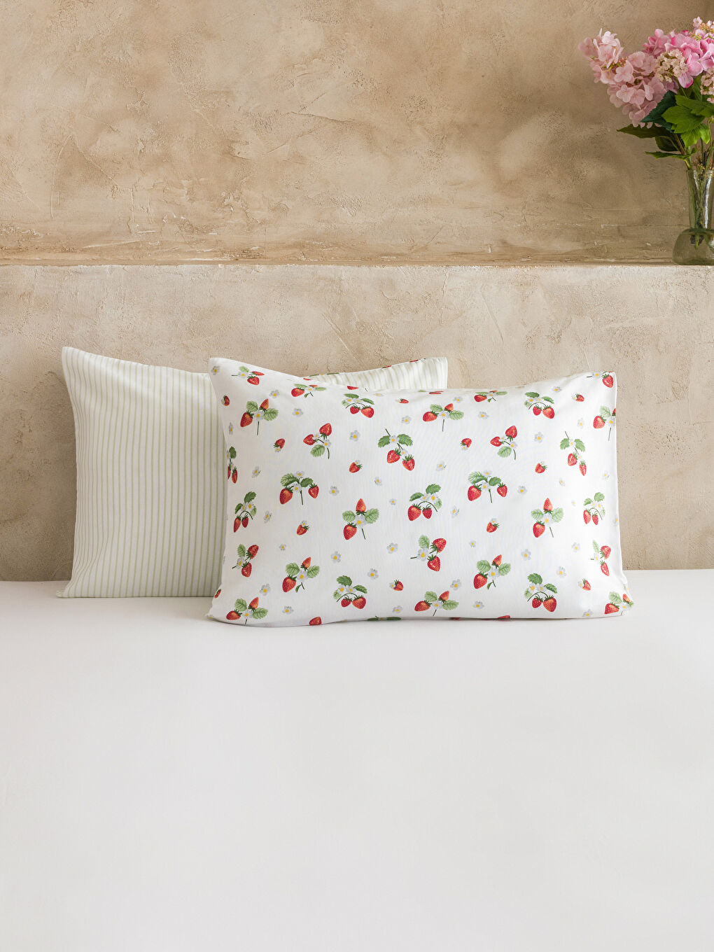 Strawberry Print Cotton Pillowcase Set of 2, 50x70 cm-1