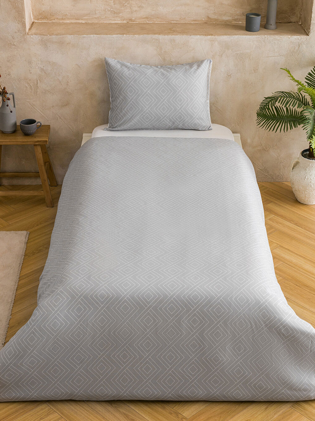 Gri Çizgi Desenli Tek Kişilik Nevresim Seti-1