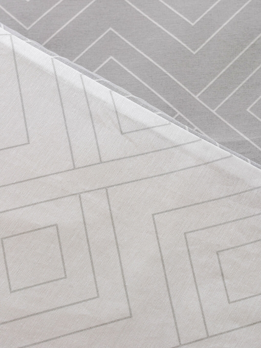 Gri Çizgi Desenli Tek Kişilik Nevresim Seti-4