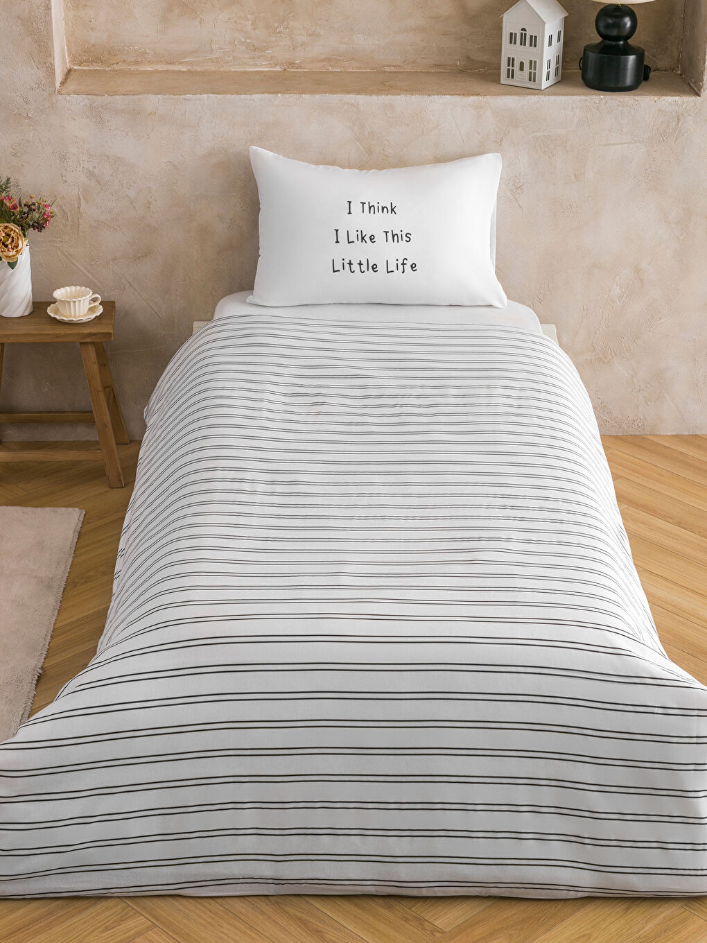 Siyah Çizgi Desenli Tek Kişilik Nevresim Seti-1