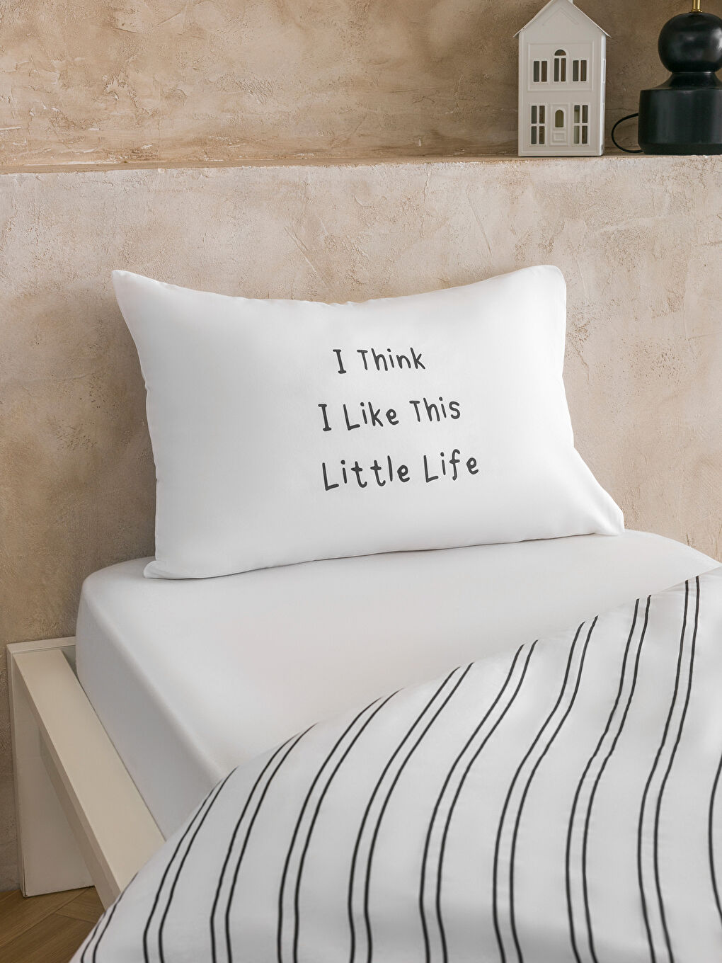 Siyah Çizgi Desenli Tek Kişilik Nevresim Seti-2