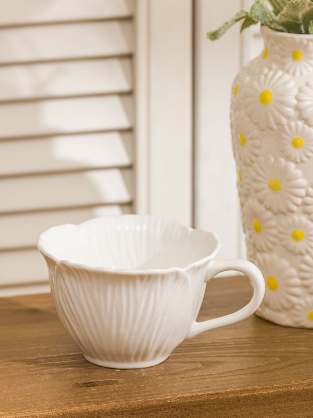 Beyaz Desenli Porselen Kupa