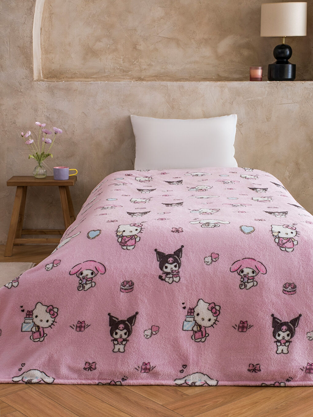 Karışık Hello Kitty Baskılı Pelüş Battaniye 150x220 cm
