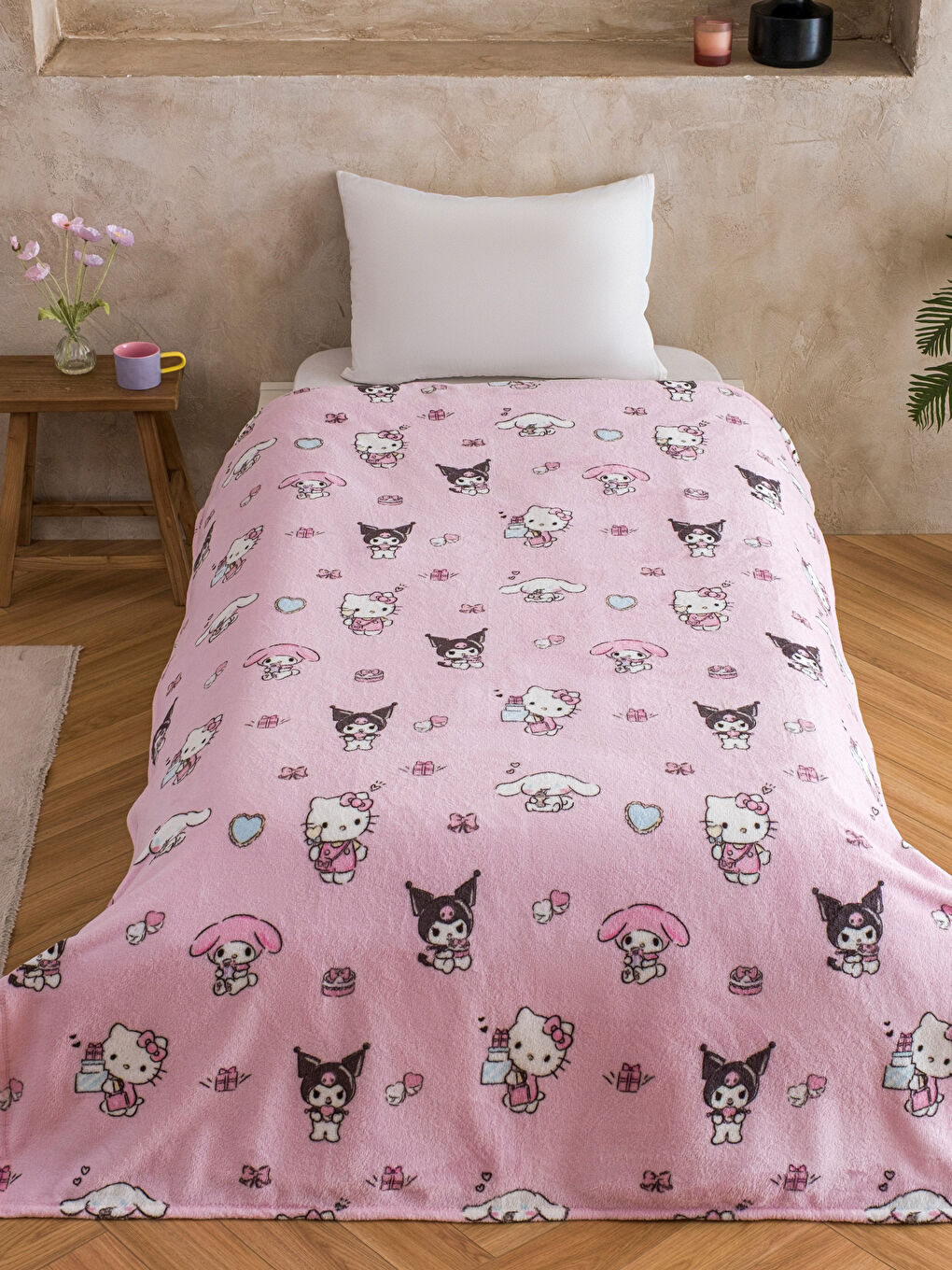Karışık Hello Kitty Baskılı Pelüş Battaniye 150x220 cm-1