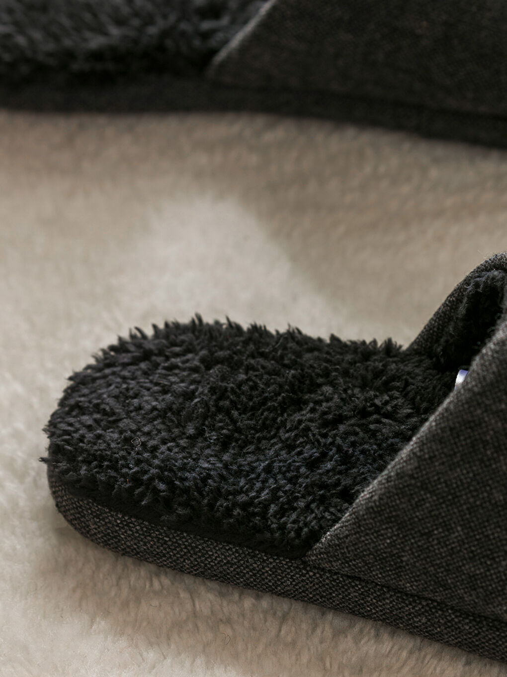 Muške plišane papuče: Uživajte u vrhunskom komforu kod kuće.-2