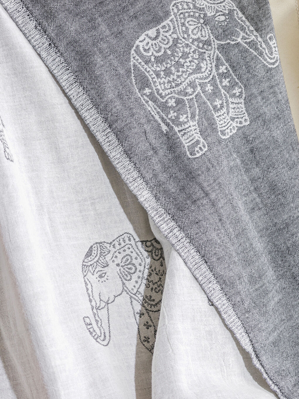 Bej Fil Baskılı Plaj Havlusu 90x165 cm-1