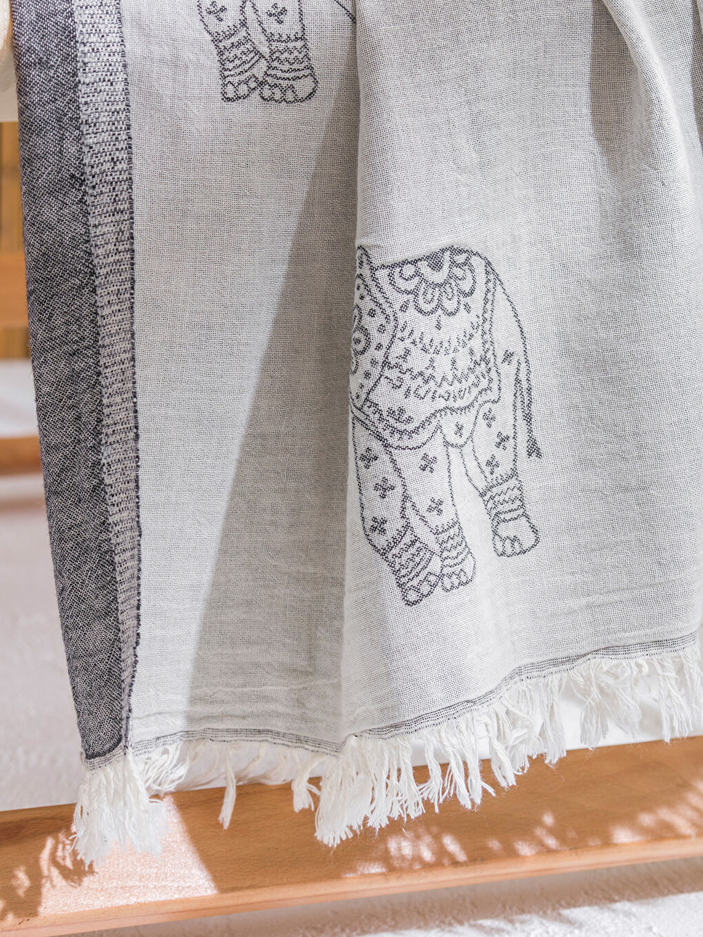 Bej Fil Baskılı Plaj Havlusu 90x165 cm-2