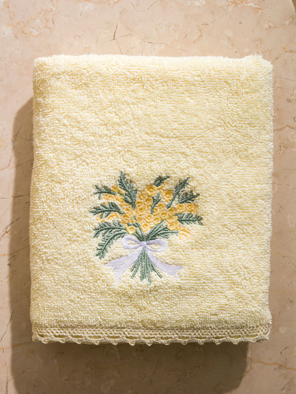 Sarı Çiçek Nakışlı Yüz Havlusu 50x80 cm-2