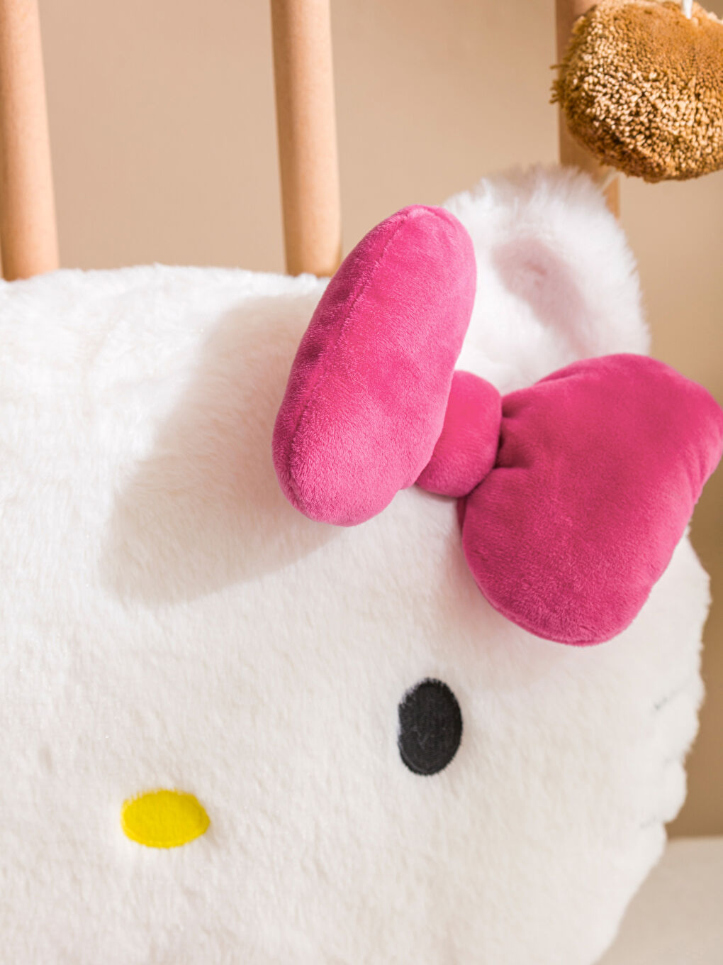 Beyaz Hello Kitty Figürlü Pelüş Bebek Kırlent 32 cm-2