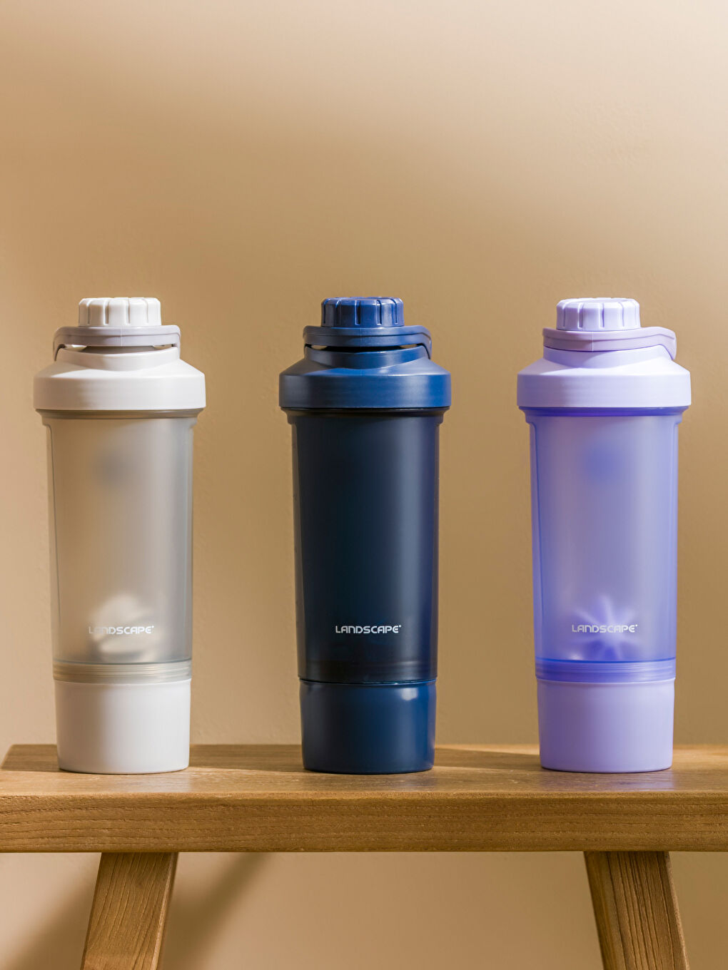 زجاجة ماء خليط من الألوان