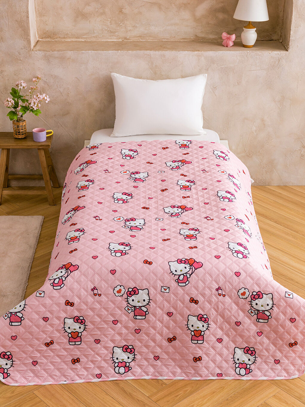 Hello Kitty Single Bedspread-1