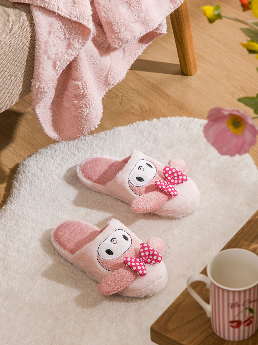 شبشب منزلي وردي امرأة