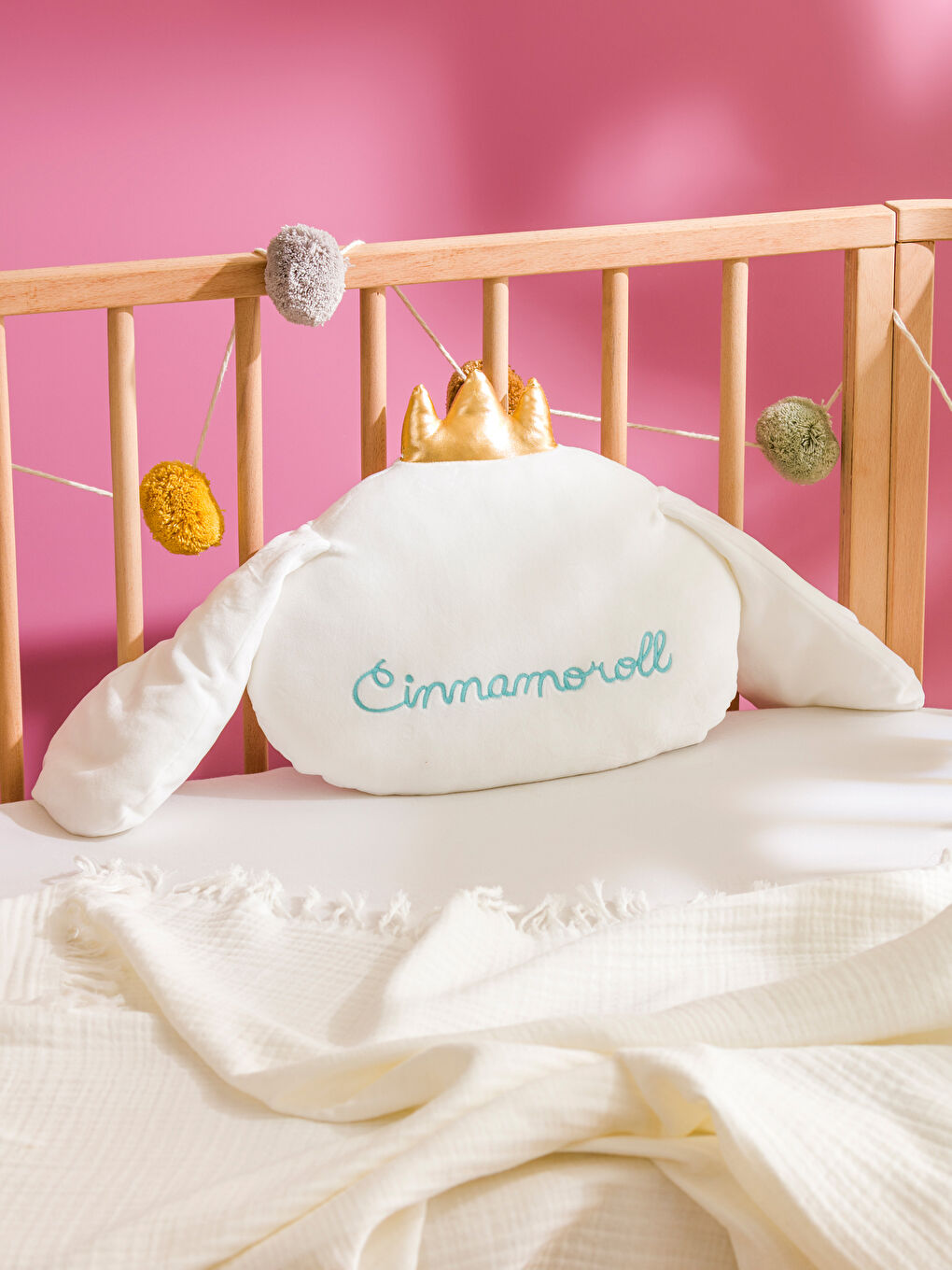 Beyaz Cinnamorol Baskılı Bebek Kırlent 37 cm-1